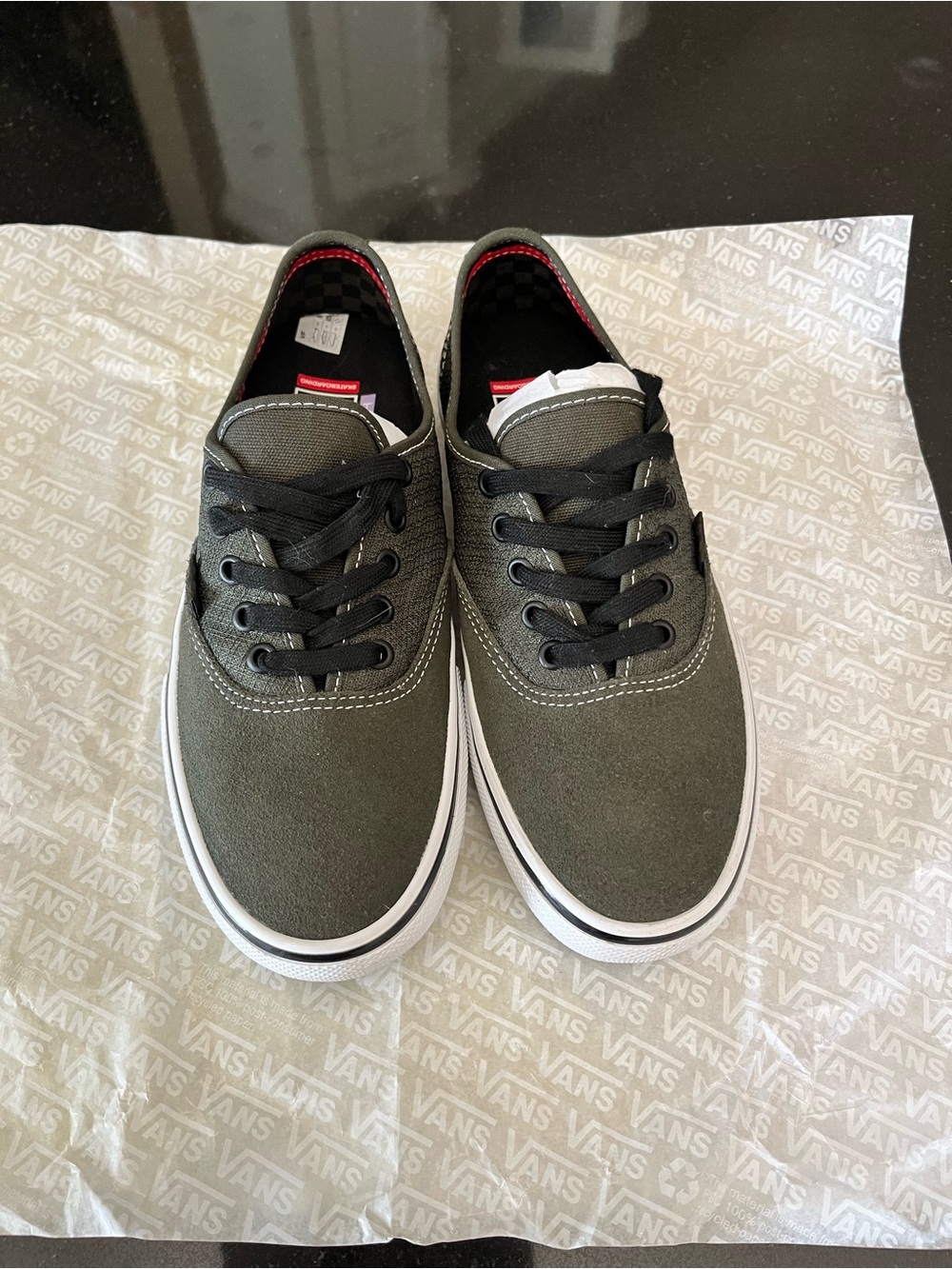 VANS Men’s 7.5
Sneakers with Black Laces